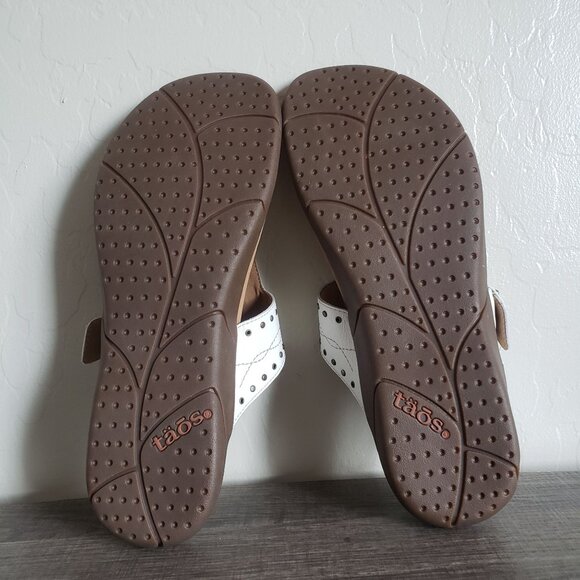 Taos Flash Studded Leather Slip-On Sandals White Size Women's 11 Buckle Bohemian - Picture 8 of 12